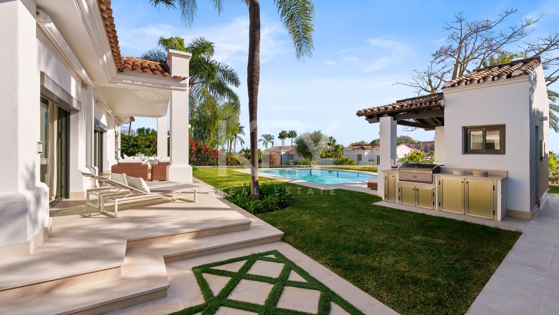 Modern Villa for Sale in Nueva Andalucía Marbella with Sea Views