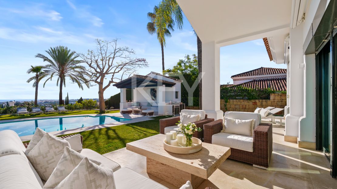 Modern Villa for Sale in Nueva Andalucía Marbella with Sea Views