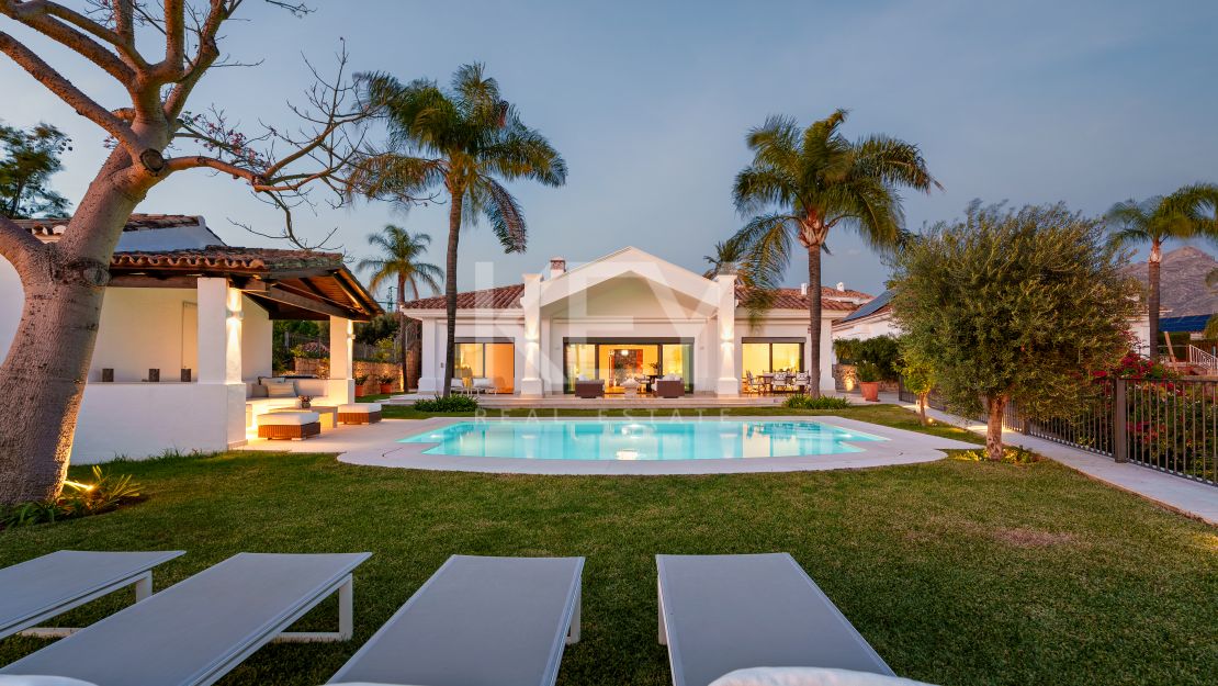 Modern Villa for Sale in Nueva Andalucía Marbella with Sea Views