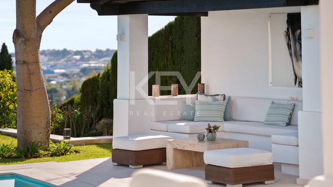 Modern Villa for Sale in Nueva Andalucía Marbella with Sea Views