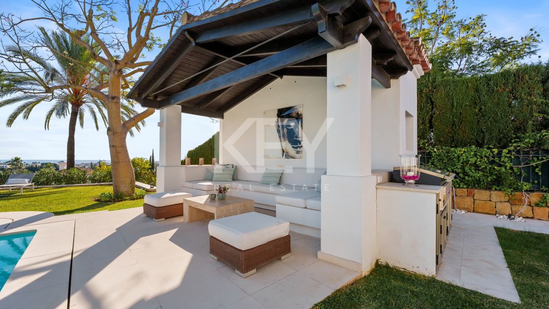 Modern Villa for Sale in Nueva Andalucía Marbella with Sea Views