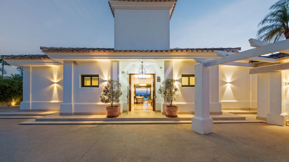 Modern Villa for Sale in Nueva Andalucía Marbella with Sea Views