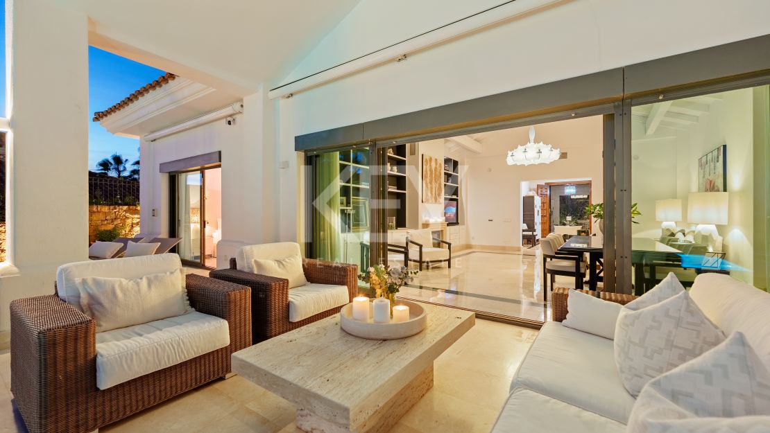 Modern Villa for Sale in Nueva Andalucía Marbella with Sea Views