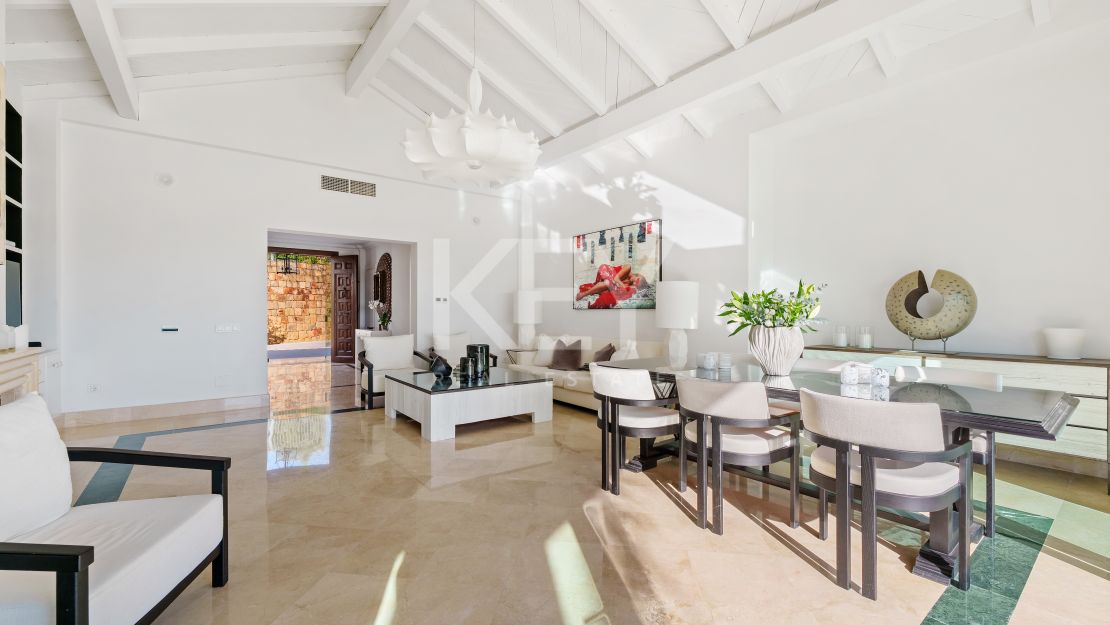 Modern Villa for Sale in Nueva Andalucía Marbella with Sea Views