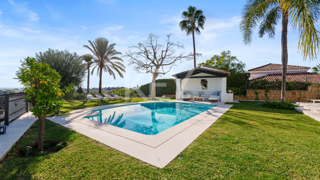 Modern Villa for Sale in Nueva Andalucía Marbella with Sea Views