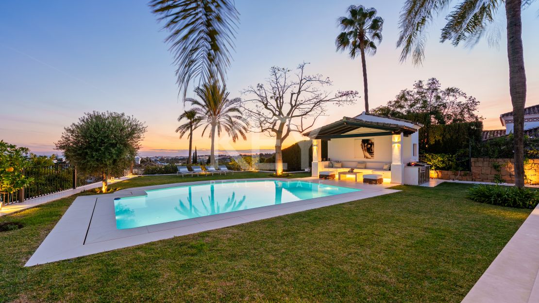 Modern Villa for Sale in Nueva Andalucía Marbella with Sea Views