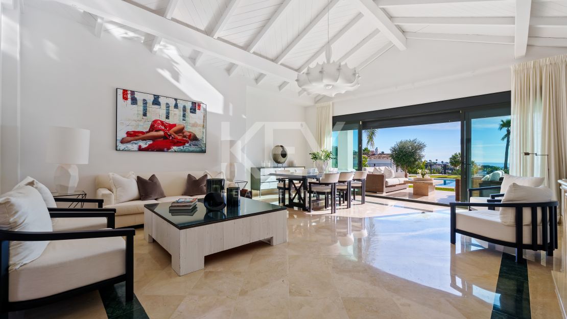 Modern Villa for Sale in Nueva Andalucía Marbella with Sea Views