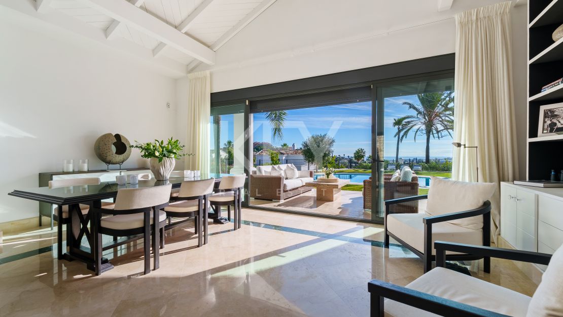 Modern Villa for Sale in Nueva Andalucía Marbella with Sea Views
