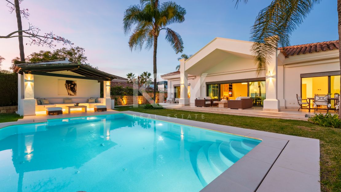 Modern Villa for Sale in Nueva Andalucía Marbella with Sea Views