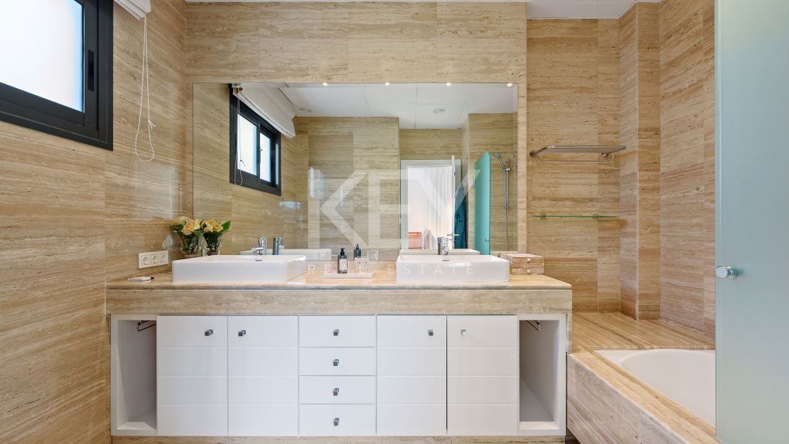 Modern Villa for Sale in Nueva Andalucía Marbella with Sea Views