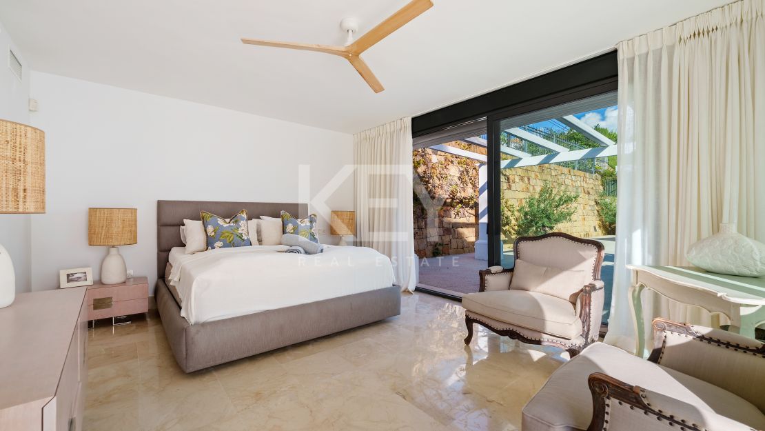 Modern Villa for Sale in Nueva Andalucía Marbella with Sea Views