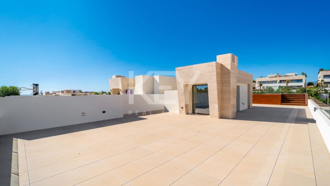 Дизайнерский двухуровневый пентхаус на Золотой Миле Марбельи