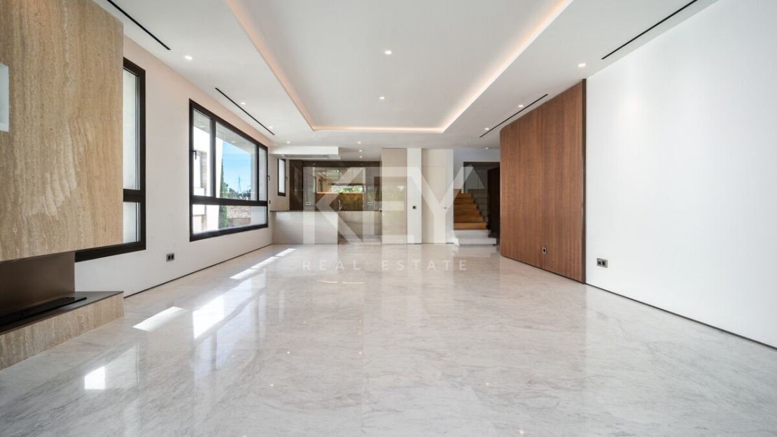 Дизайнерский двухуровневый пентхаус на Золотой Миле Марбельи