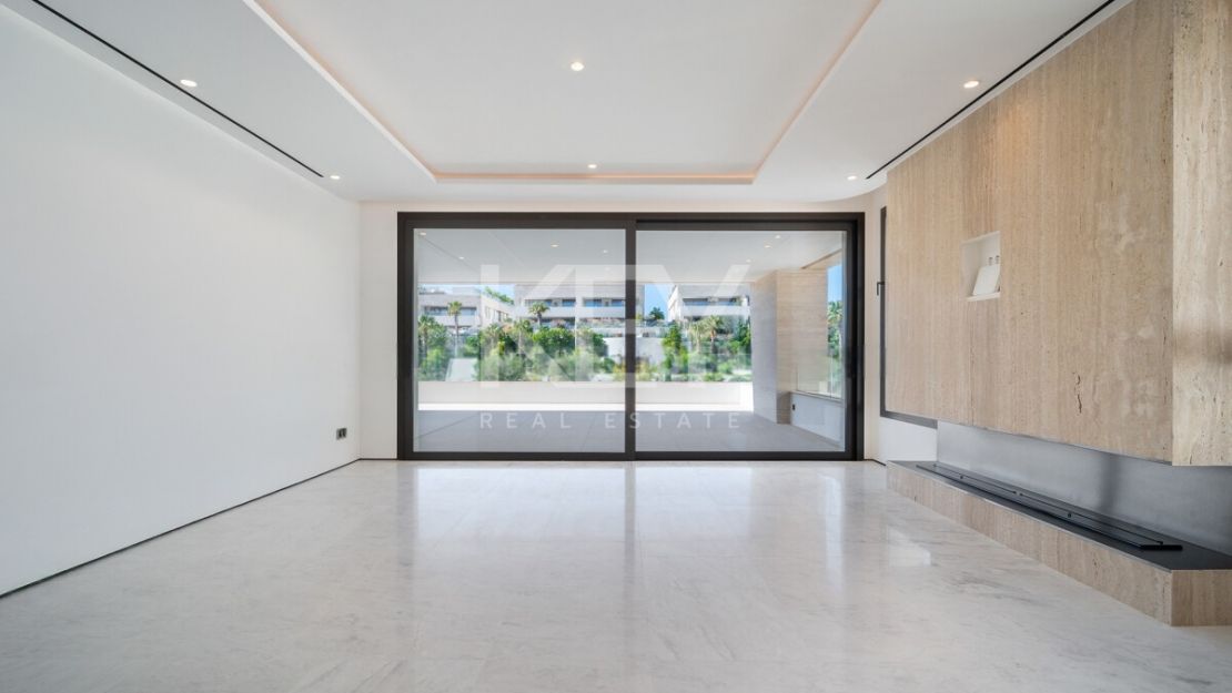 Дизайнерский двухуровневый пентхаус на Золотой Миле Марбельи