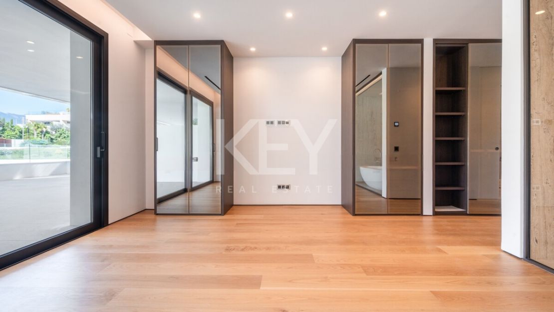 Дизайнерский двухуровневый пентхаус на Золотой Миле Марбельи