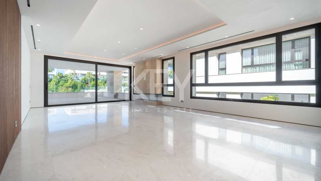 Дизайнерский двухуровневый пентхаус на Золотой Миле Марбельи