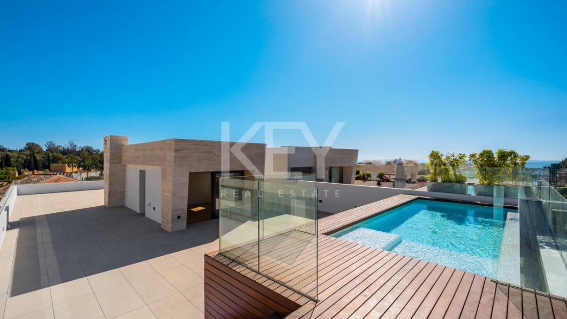 Дизайнерский двухуровневый пентхаус на Золотой Миле Марбельи