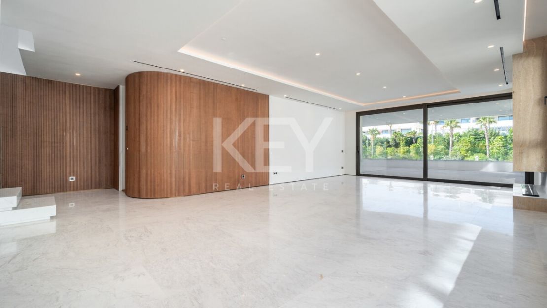 Дизайнерский двухуровневый пентхаус на Золотой Миле Марбельи