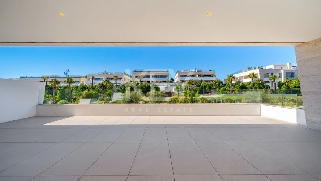 Дизайнерский двухуровневый пентхаус на Золотой Миле Марбельи