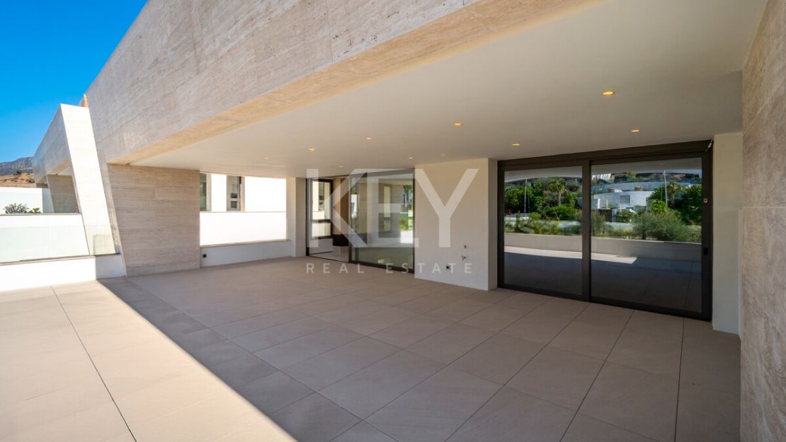 Дизайнерский двухуровневый пентхаус на Золотой Миле Марбельи