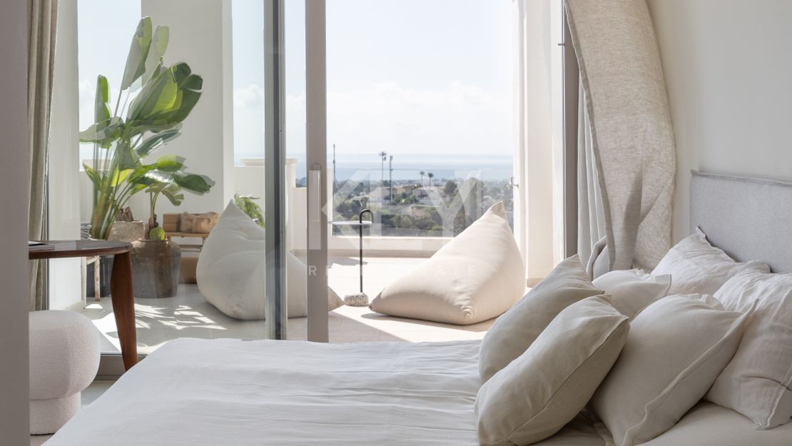 Private Corner Duplex Penthouse with Villa-Like Privacy & Panoramic Sea Views