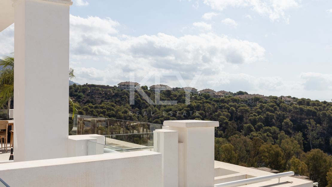 Private Corner Duplex Penthouse with Villa-Like Privacy & Panoramic Sea Views