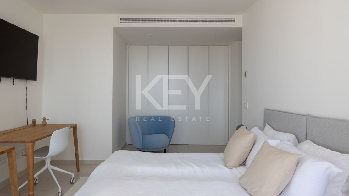 Private Corner Duplex Penthouse with Villa-Like Privacy & Panoramic Sea Views