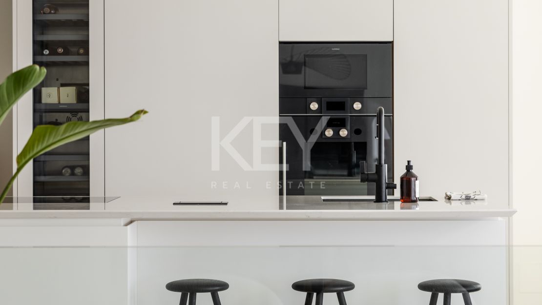 Private Corner Duplex Penthouse with Villa-Like Privacy & Panoramic Sea Views