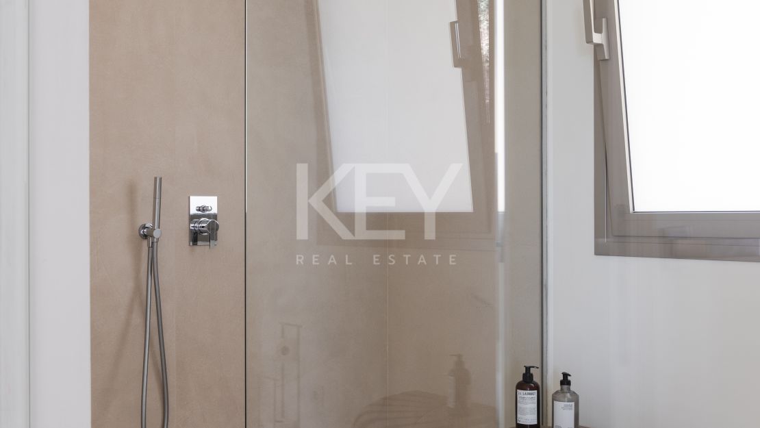 Private Corner Duplex Penthouse with Villa-Like Privacy & Panoramic Sea Views