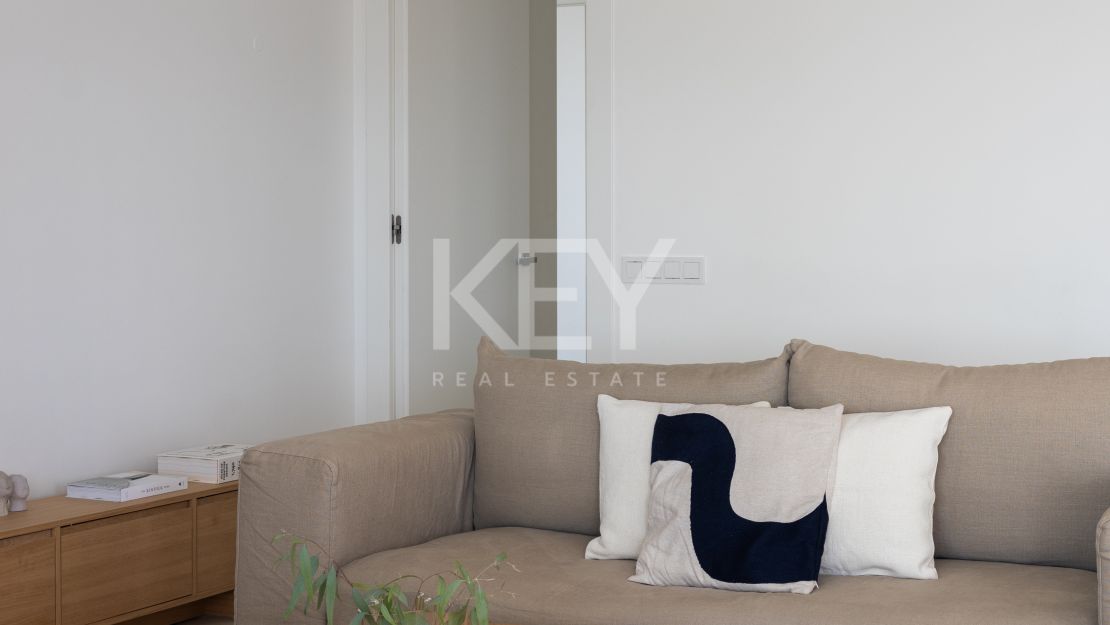 Private Corner Duplex Penthouse with Villa-Like Privacy & Panoramic Sea Views