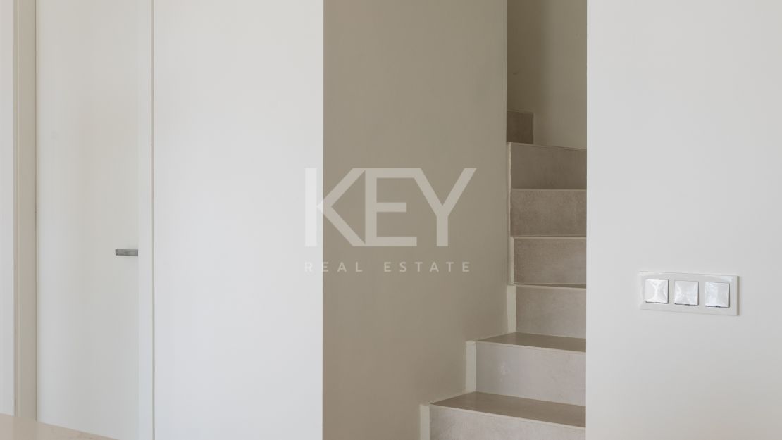 Private Corner Duplex Penthouse with Villa-Like Privacy & Panoramic Sea Views