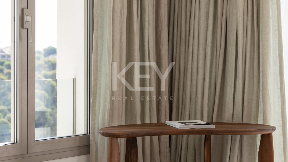 Private Corner Duplex Penthouse with Villa-Like Privacy & Panoramic Sea Views