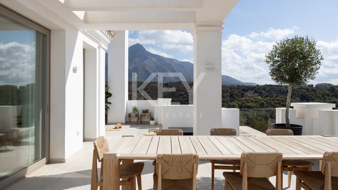 Private Corner Duplex Penthouse with Villa-Like Privacy & Panoramic Sea Views