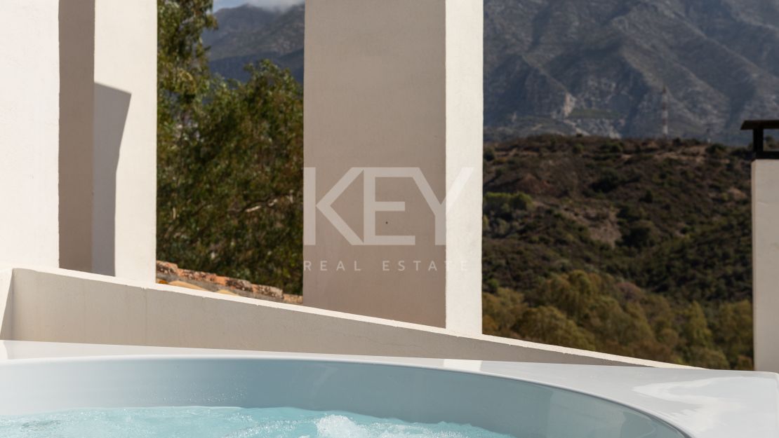 Private Corner Duplex Penthouse with Villa-Like Privacy & Panoramic Sea Views