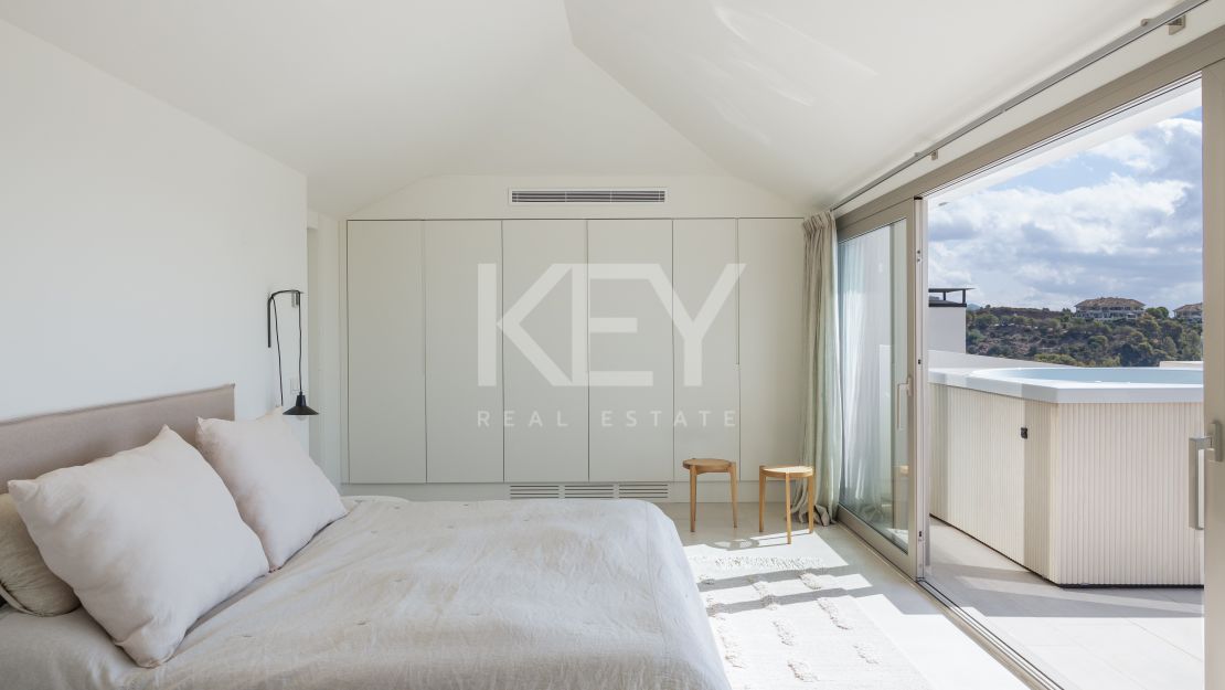 Private Corner Duplex Penthouse with Villa-Like Privacy & Panoramic Sea Views