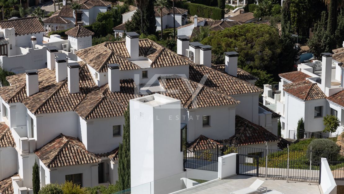 Private Corner Duplex Penthouse with Villa-Like Privacy & Panoramic Sea Views