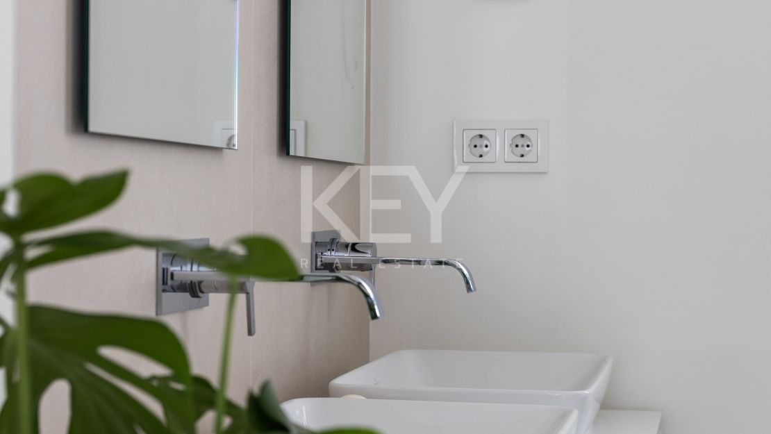 Private Corner Duplex Penthouse with Villa-Like Privacy & Panoramic Sea Views