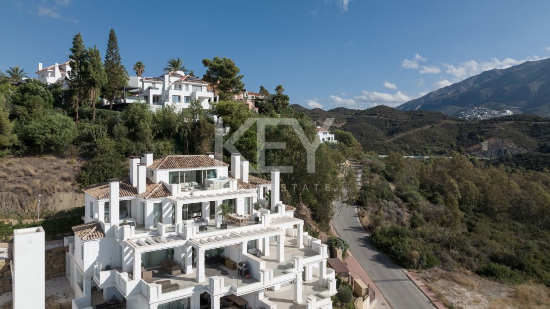 Private Corner Duplex Penthouse with Villa-Like Privacy & Panoramic Sea Views