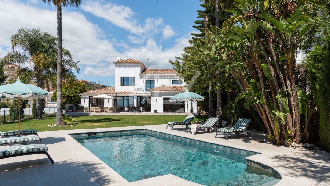 Вилла  на продажу  в  Altos del Paraiso, Бенахавис