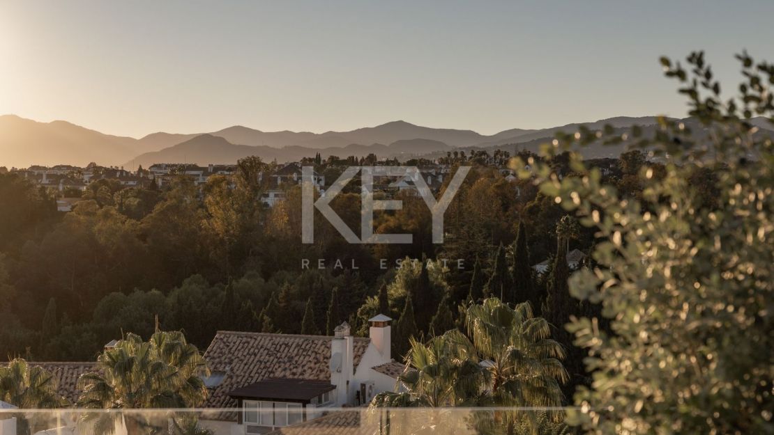 Luxury Villa on Marbella Golden Mile near the beach and Puente Romano Beach Resort