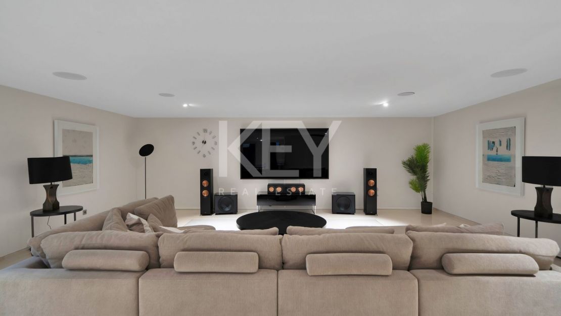 Luxury Villa on Marbella Golden Mile near the beach and Puente Romano Beach Resort