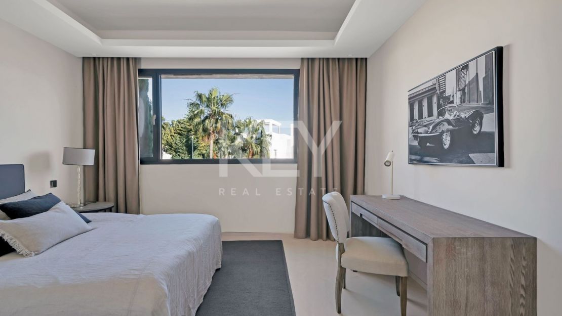 Luxury Villa on Marbella Golden Mile near the beach and Puente Romano Beach Resort