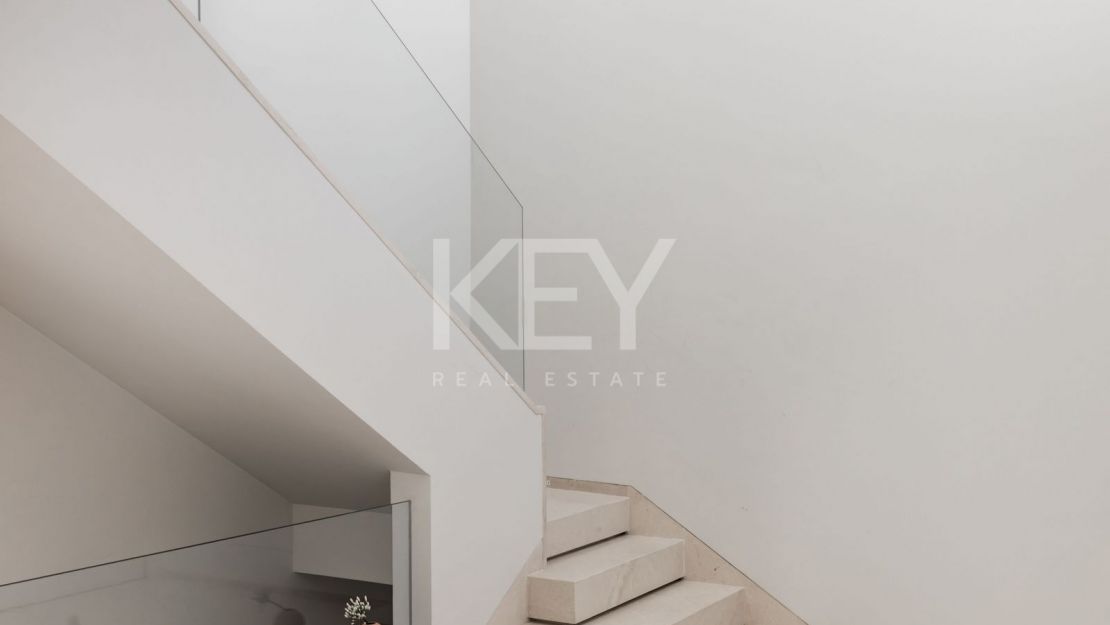 Luxury Villa on Marbella Golden Mile near the beach and Puente Romano Beach Resort