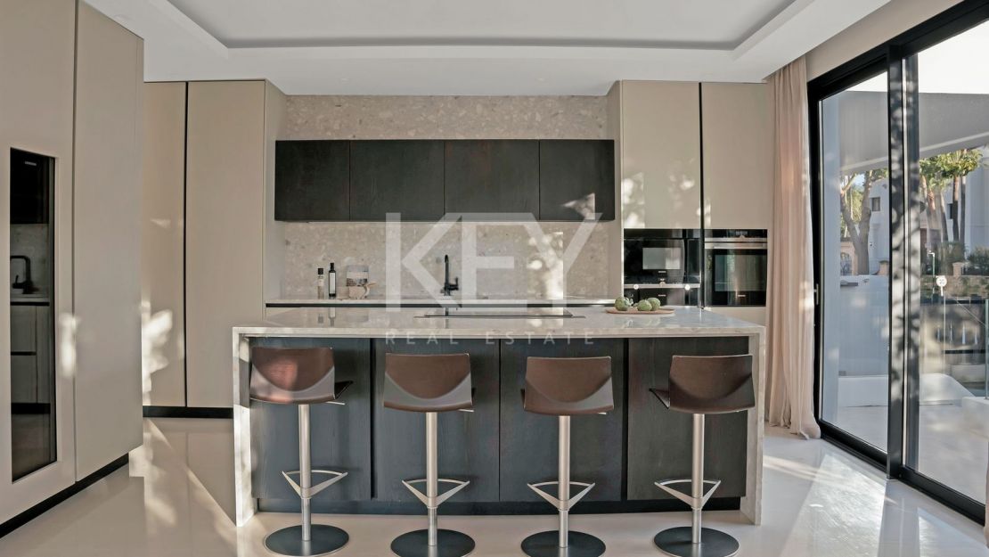 Luxury Villa on Marbella Golden Mile near the beach and Puente Romano Beach Resort