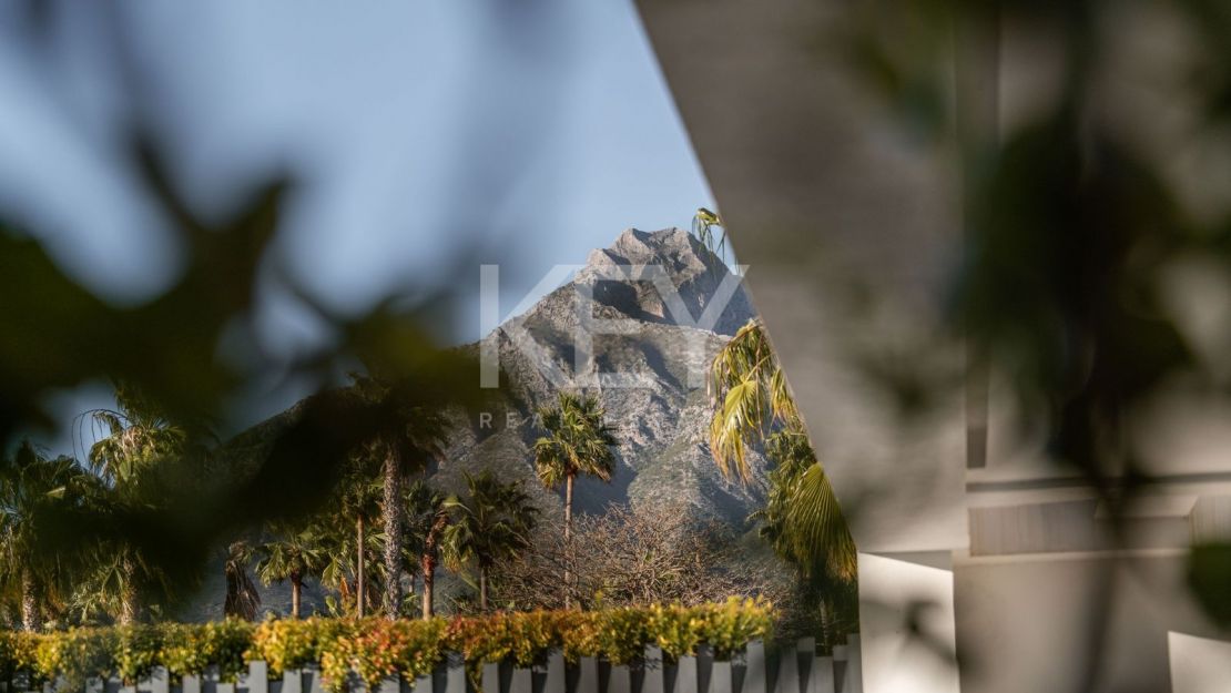 Luxury Villa on Marbella Golden Mile near the beach and Puente Romano Beach Resort