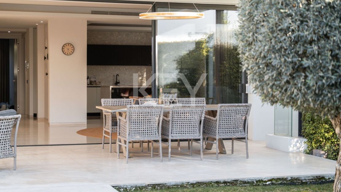 Luxury Villa on Marbella Golden Mile near the beach and Puente Romano Beach Resort