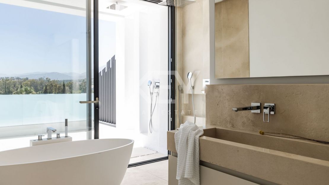 Luxury Villa on Marbella Golden Mile near the beach and Puente Romano Beach Resort