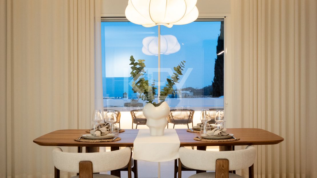 Duplex penthouse with panoramic sea views in Nueva Andalucía