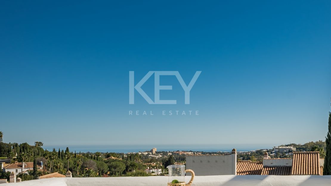 Duplex penthouse with panoramic sea views in Nueva Andalucía