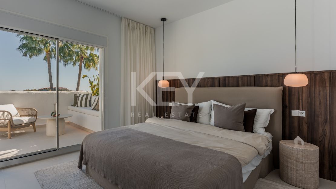 Duplex penthouse with panoramic sea views in Nueva Andalucía